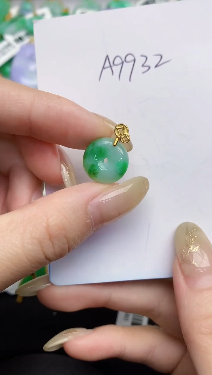 翡翠未镶嵌颈饰缅甸天然翡翠A货