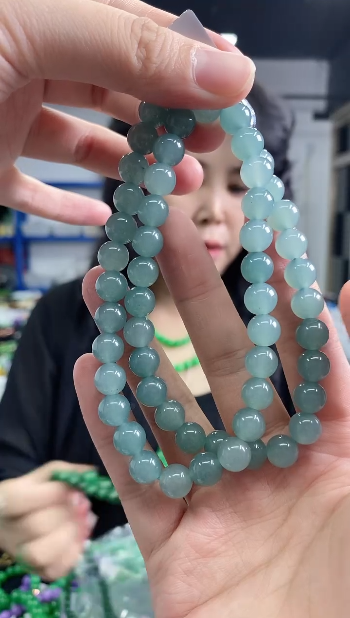 翡翠未镶嵌颈饰闪购链接多样性发其一，颜色微差