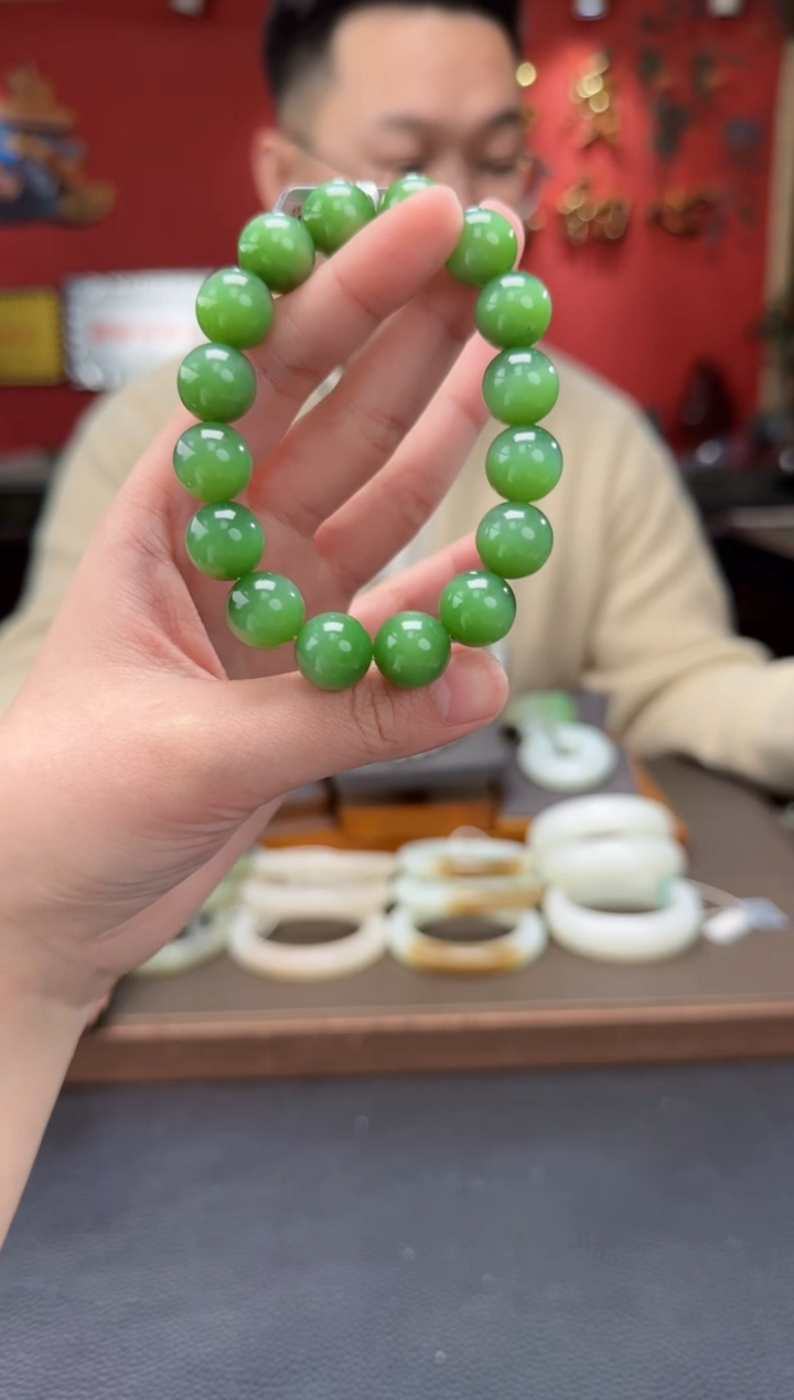 【闪购商品】和田玉手串未镶嵌碧玉粉绿猫单圈手串