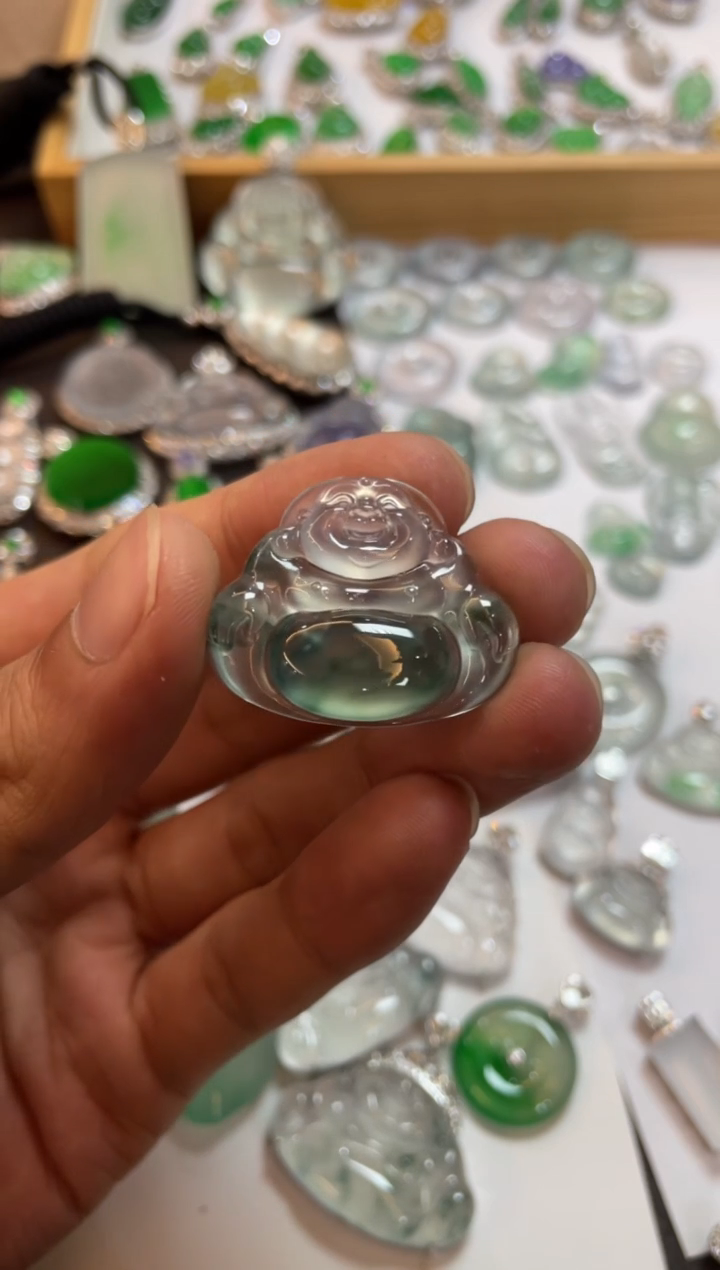【闪购商品】翡翠吊坠(不含链)未镶嵌佛公