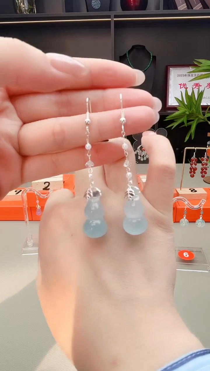 未镶嵌石英质玉（天山翠）耳饰535000