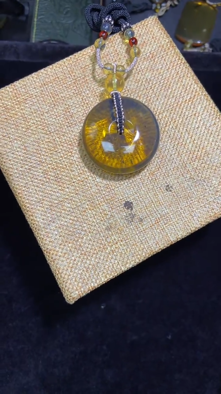 琥珀吊坠(赠链)未镶嵌吊坠