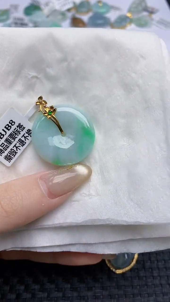 【闪购商品】翡翠颈饰18K金镶嵌天然翡翠A货