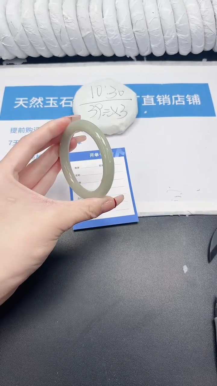 未镶嵌手镯石英质玉52-54DY