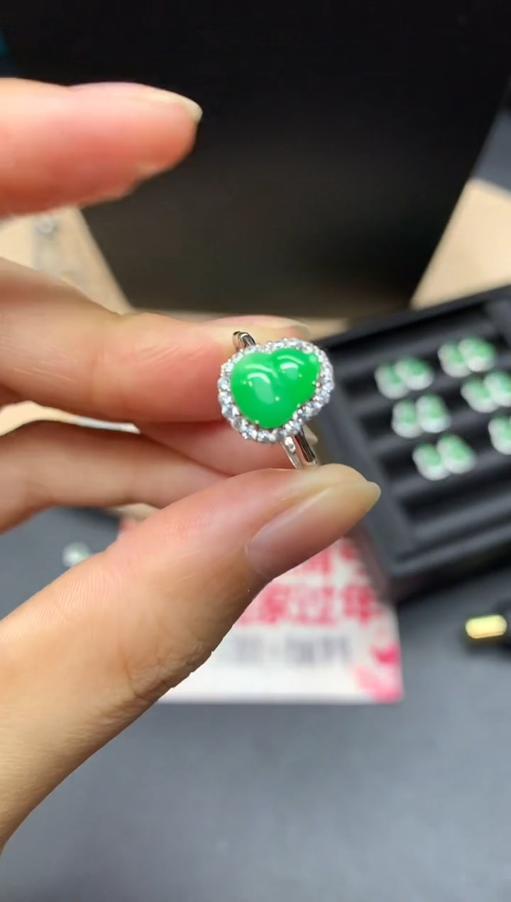 【闪购商品】翡翠戒指银S925镶嵌葫芦【无服务费】