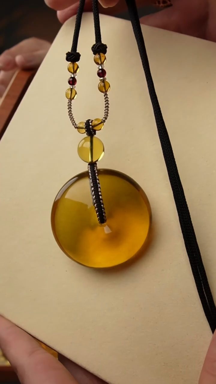 【闪购商品】琥珀颈饰未镶嵌蓝珀平安扣