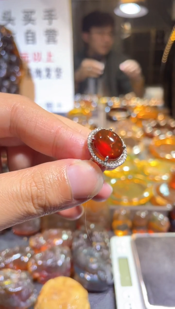 【闪购商品】琥珀裸石未镶嵌玻璃种血珀