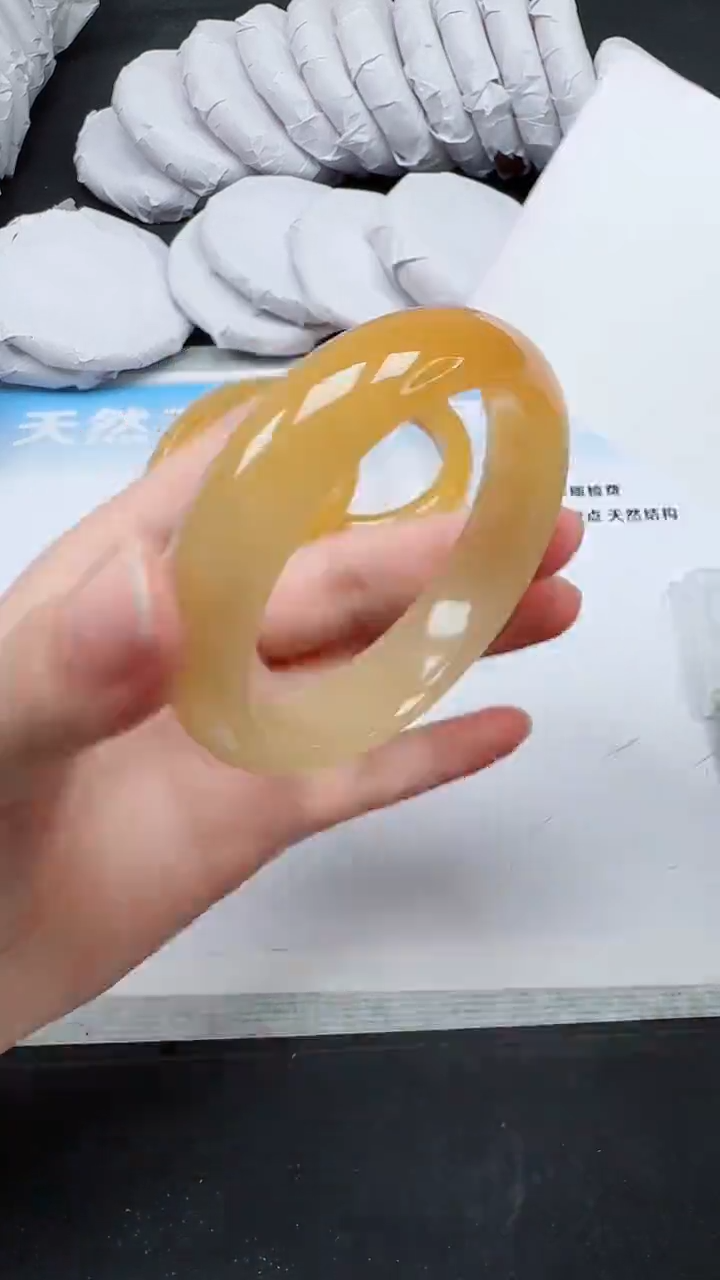 未镶嵌手镯石英质玉100