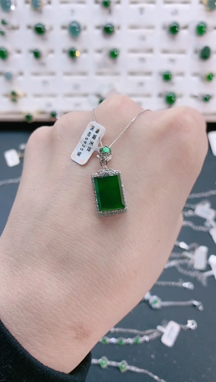 【闪购商品】翡翠颈饰银S925镶嵌天然翡翠