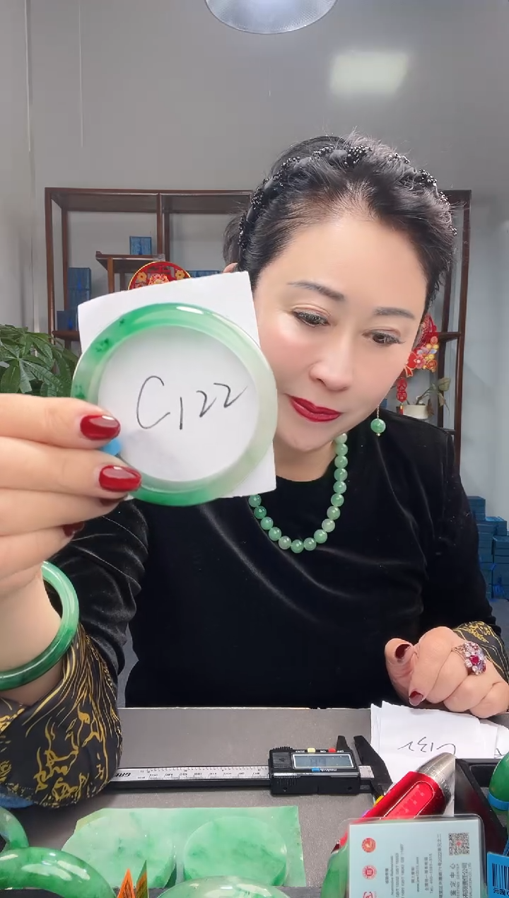 【闪购商品】石英质玉手镯未镶嵌非洲翠