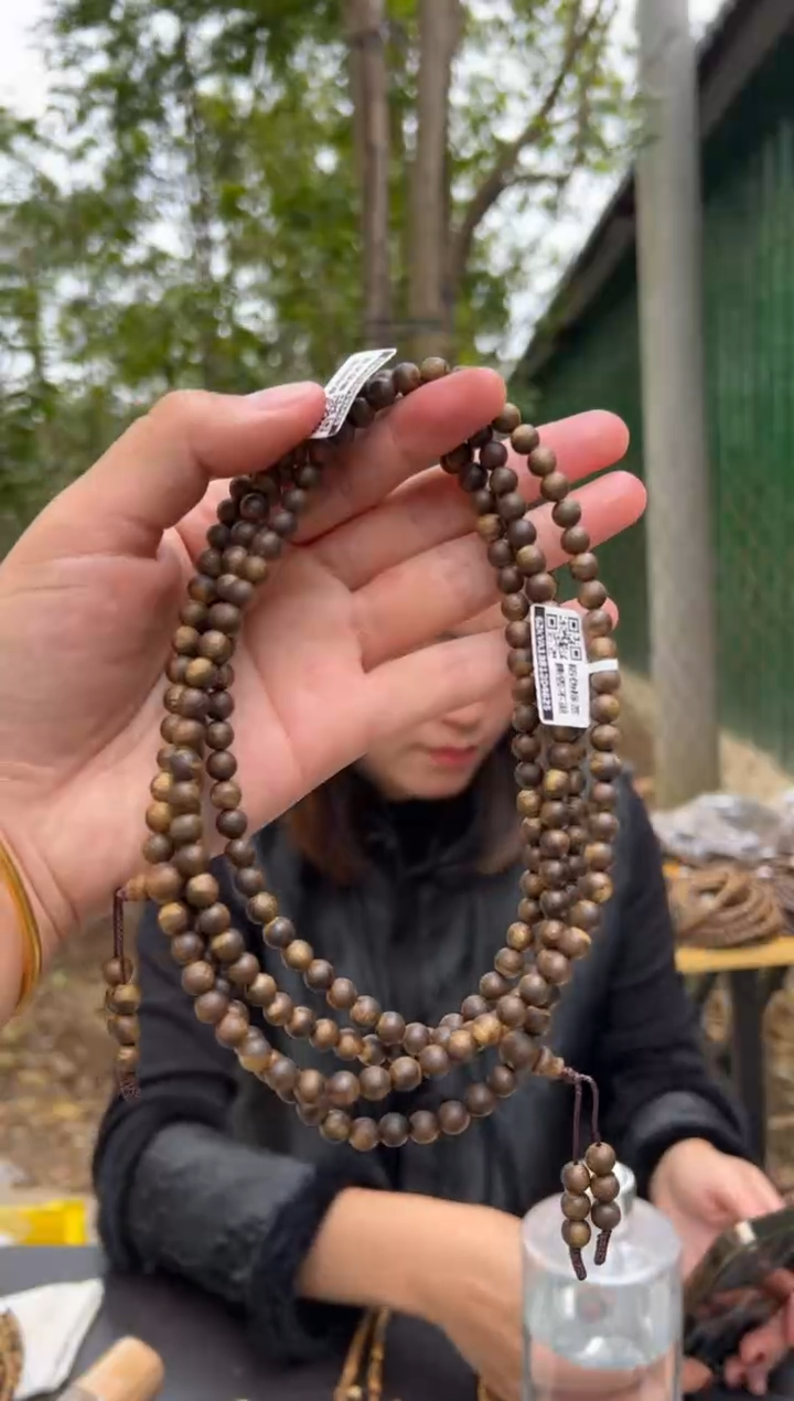 【闪购商品】沉香手串13克绿奇楠花珠0.6手串多样性发货1条