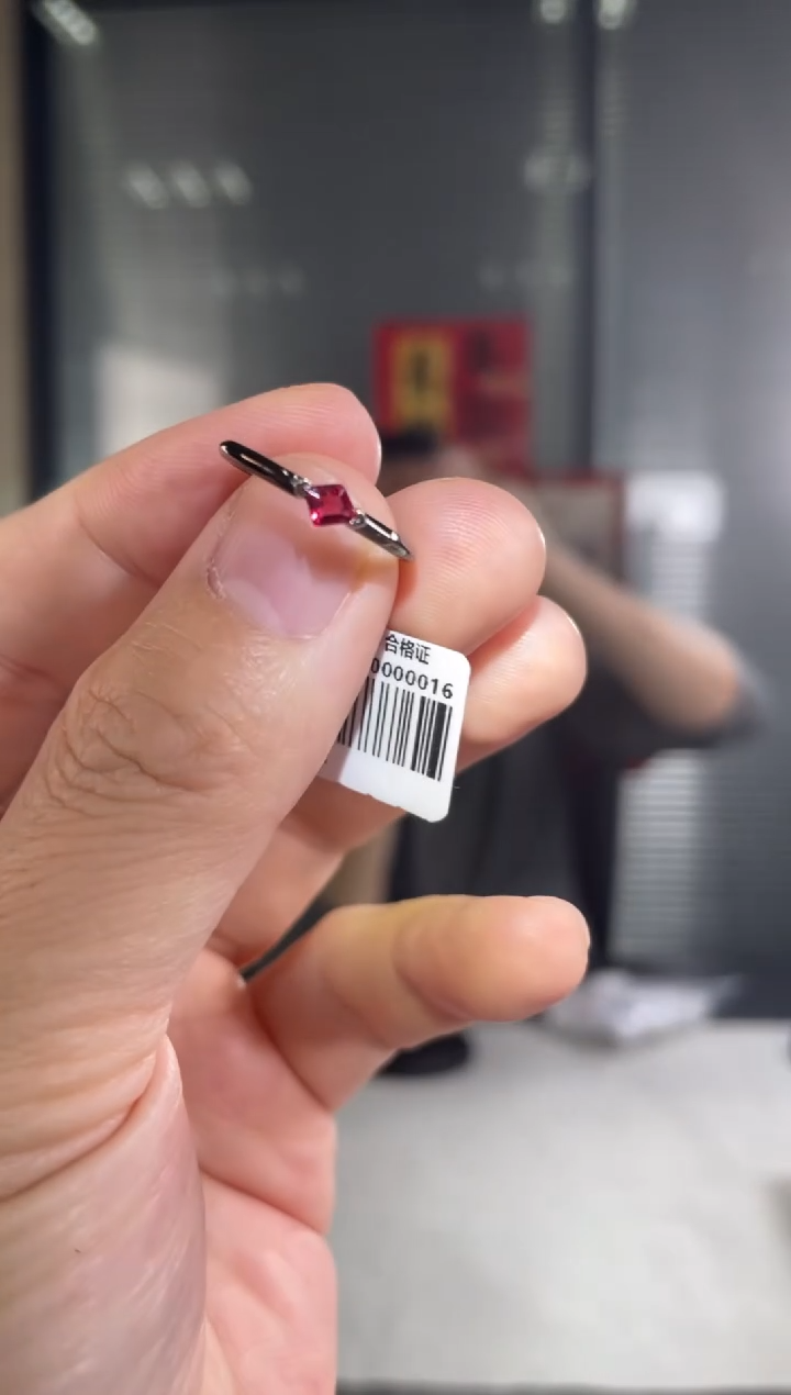 【闪购商品】尖晶石戒指18K金镶嵌绝地武士 1.9g金