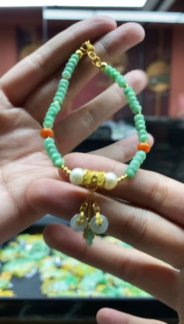颈饰未镶嵌翡翠手串