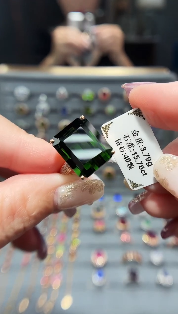 18K金镶嵌戒指碧玺15.76.