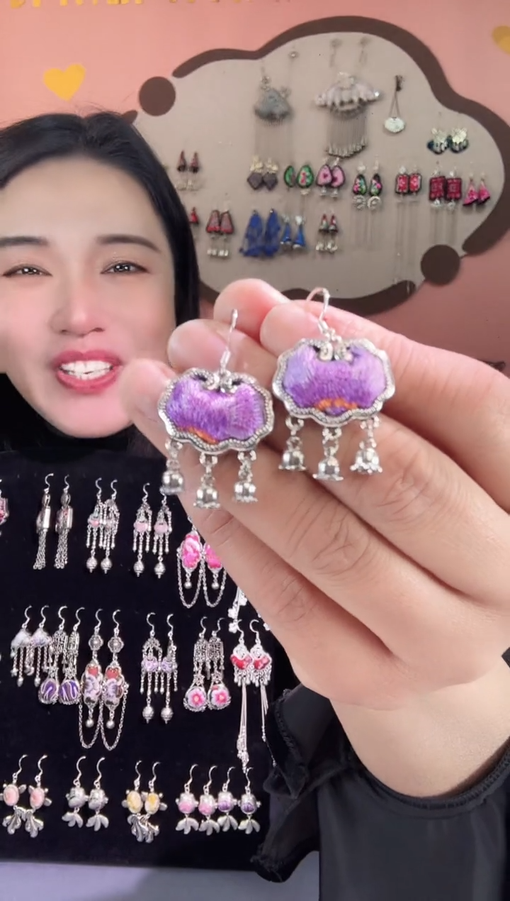 织绣非遗手工苗绣刺绣首饰耳环09