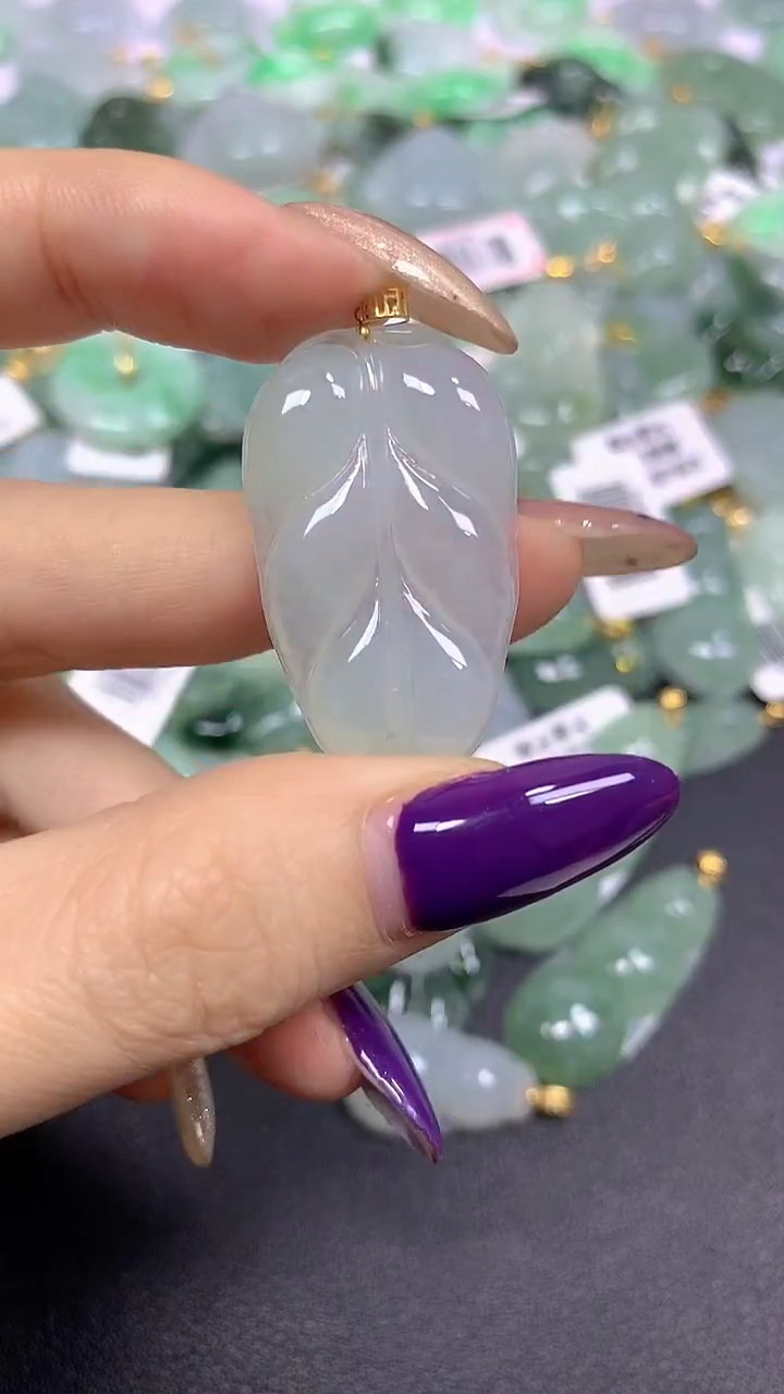 颈饰18K金镶嵌翡翠 