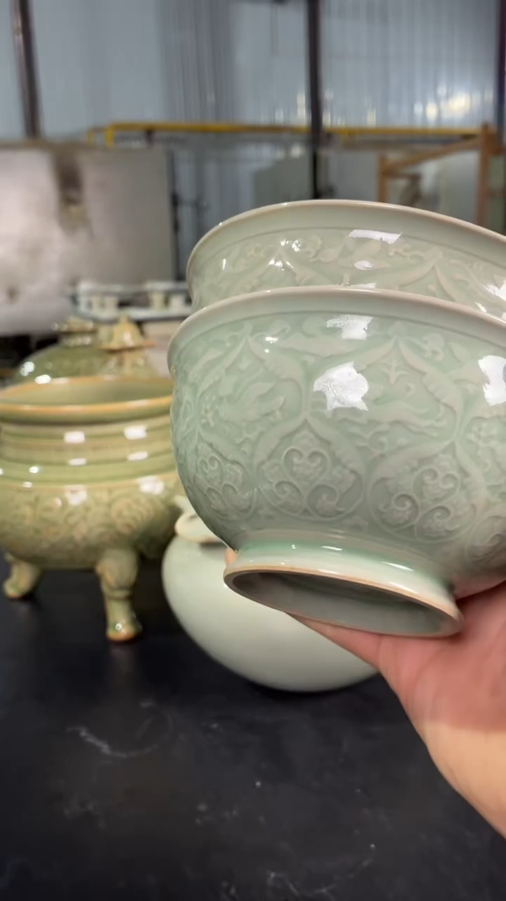 耀州窑仰山天青花舞碗一对微瑕