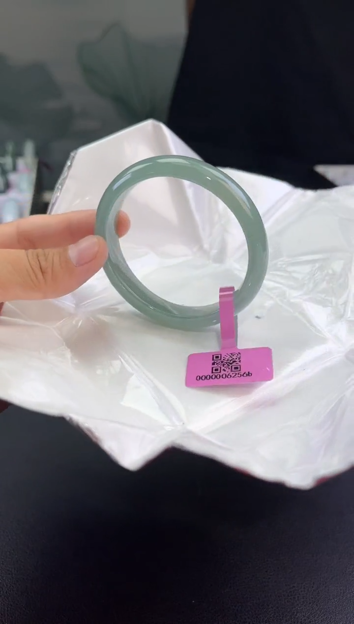 翡翠手镯（贵妃镯）未镶嵌翡翠手镯