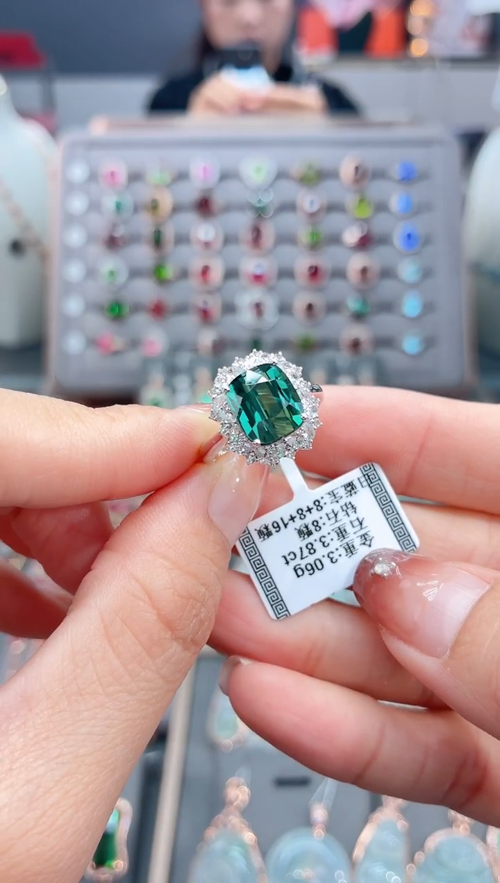 18K金镶嵌戒指碧玺3.87