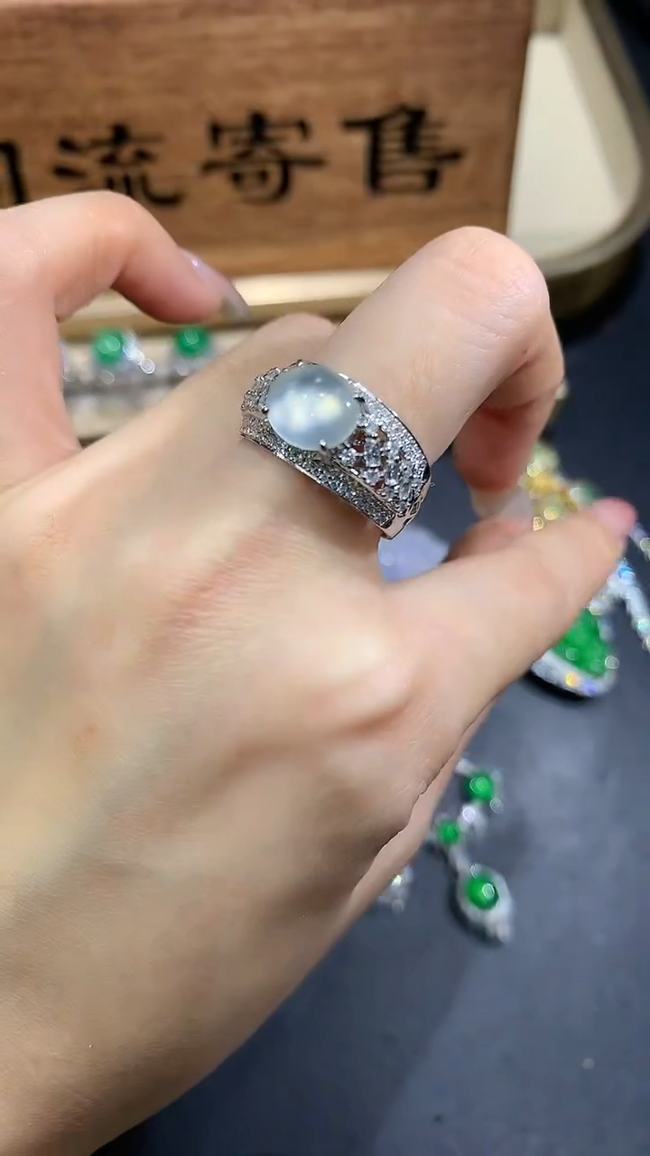 【闪购商品】翡翠戒指18K金镶嵌40团购