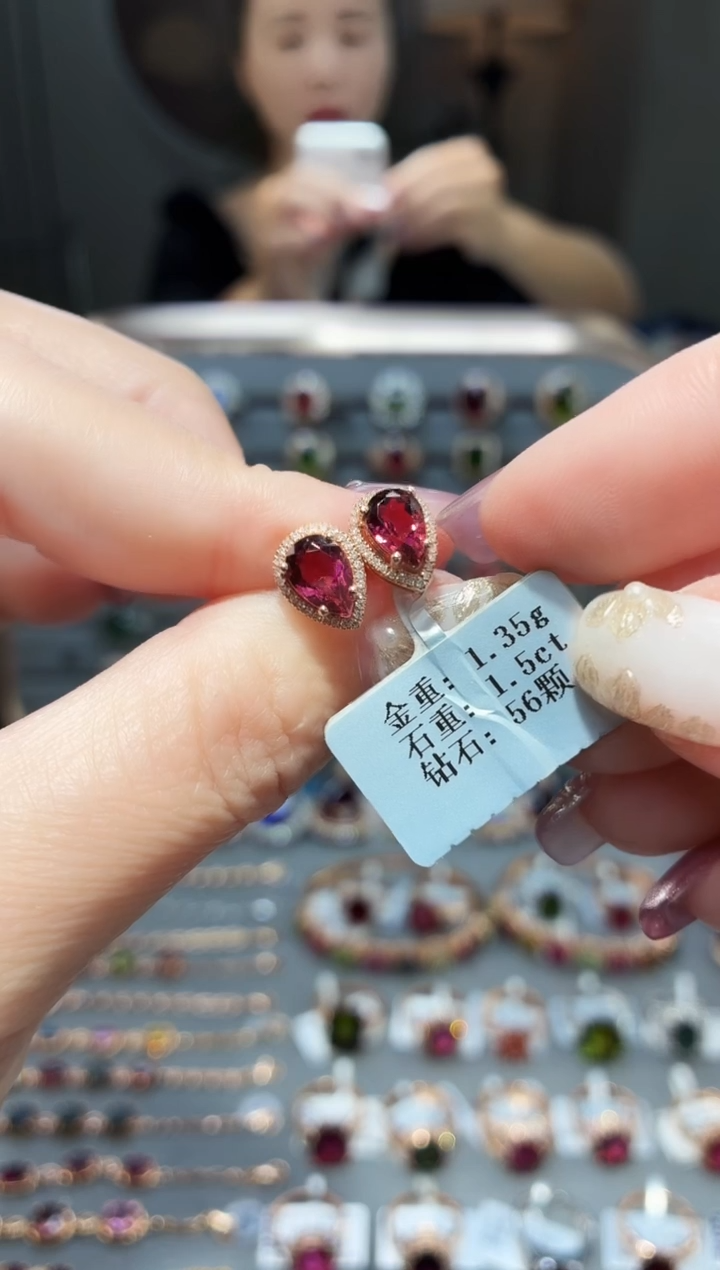 18K金镶嵌耳饰碧玺1.5配钻