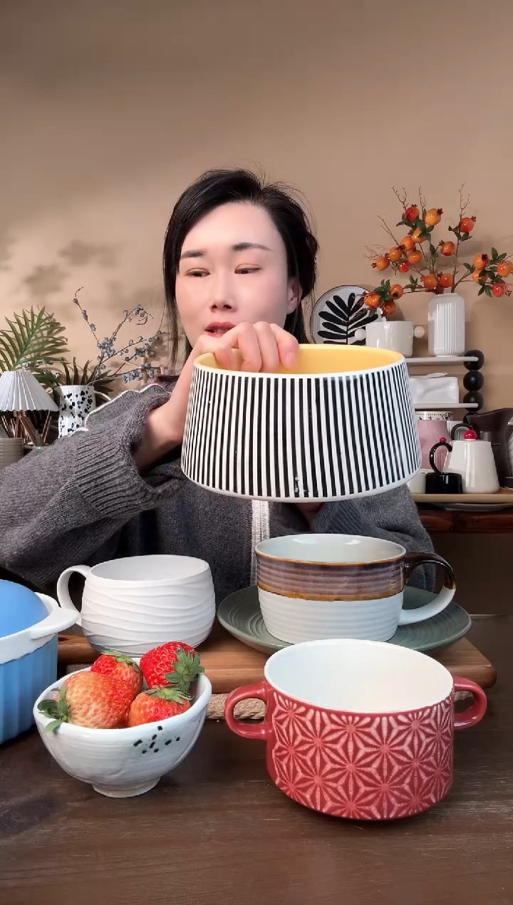 【闪购商品】瓷片5.5英寸线条钵钵碗微瑕