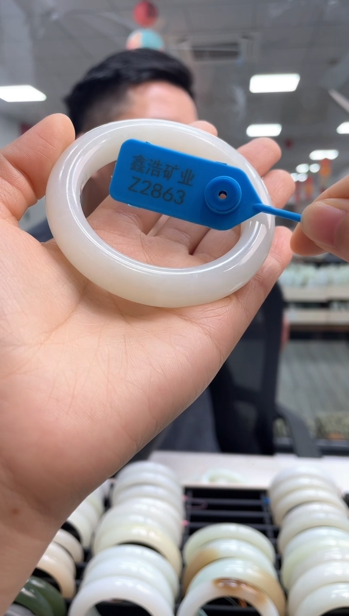 未镶嵌手镯和田玉手镯  Z2863 圈口57