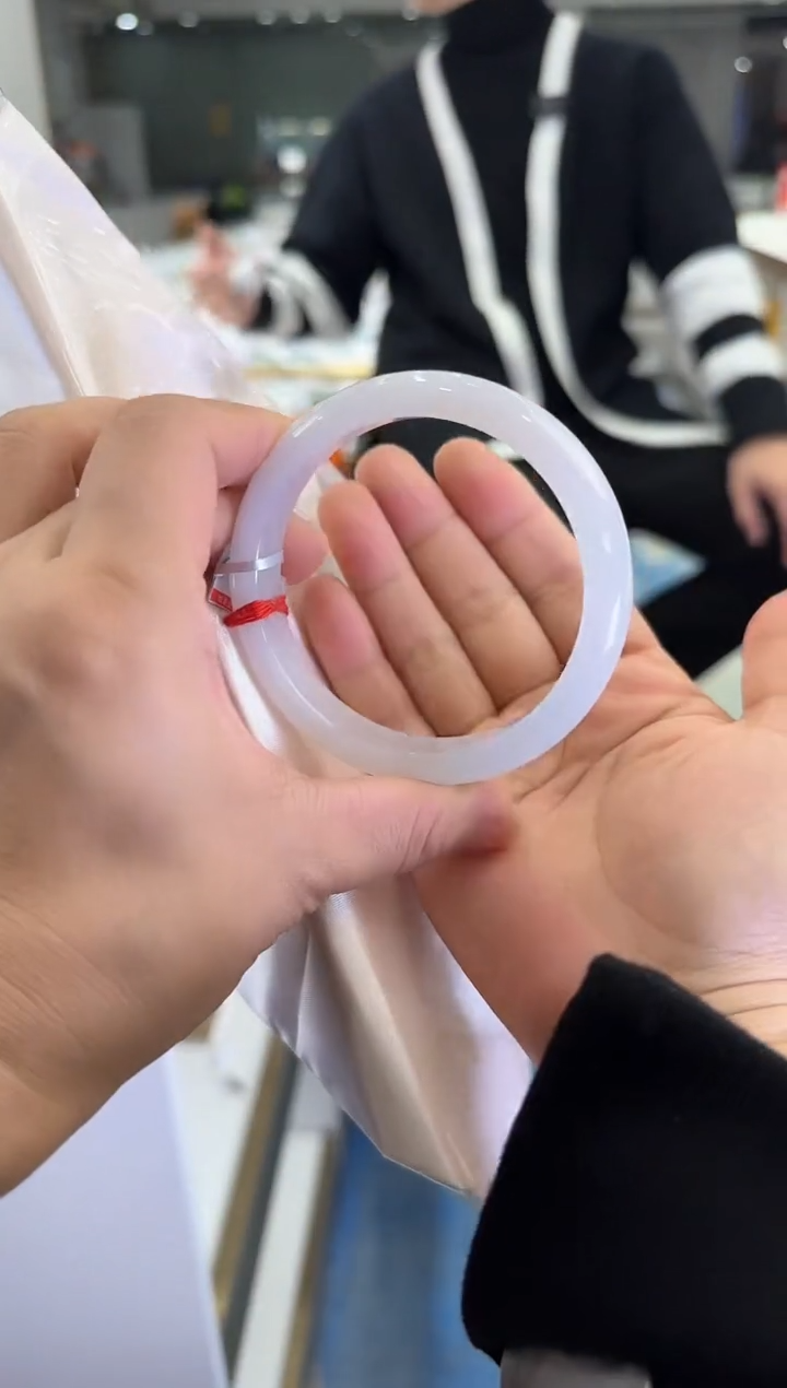 【闪购商品】定制翡翠手镯未镶嵌多样性发一sb002