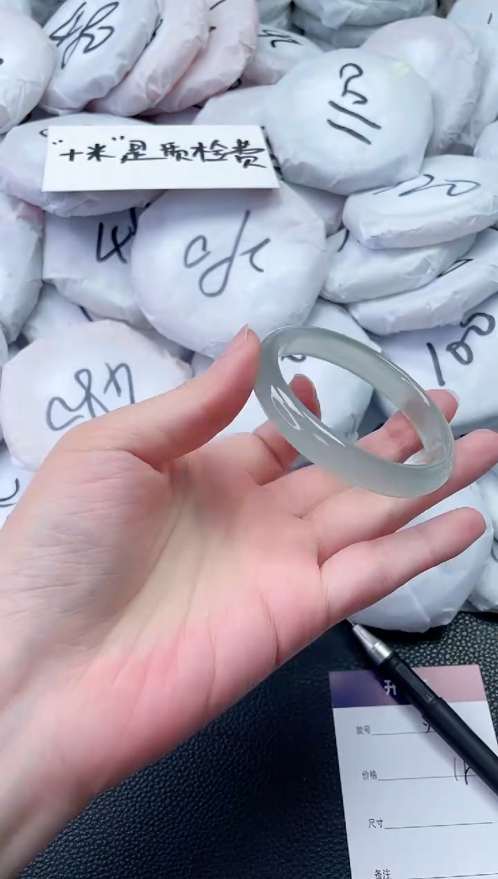 【闪购商品】石英质玉手镯未镶嵌Y898