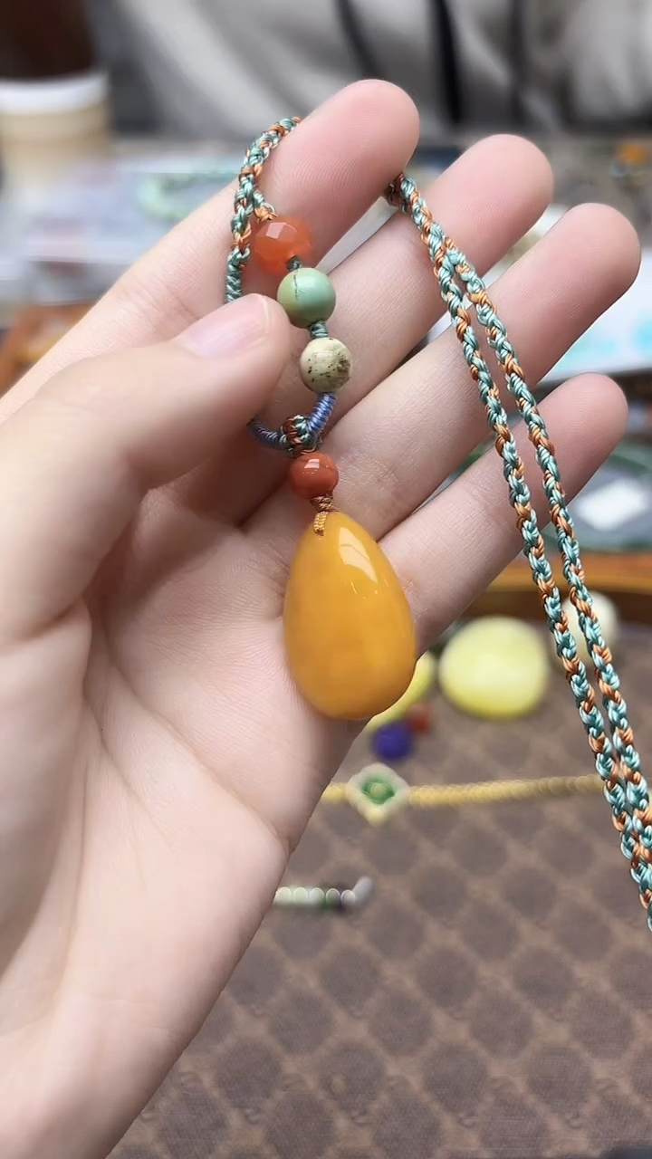 蜜蜡颈饰未镶嵌蜜蜡水滴吊坠GW