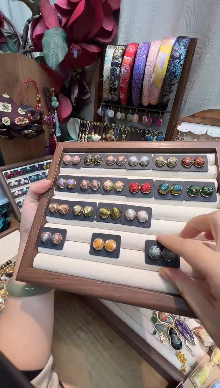 蔷*【孤品车11.29】张国权玉兰花12毫米耳钉