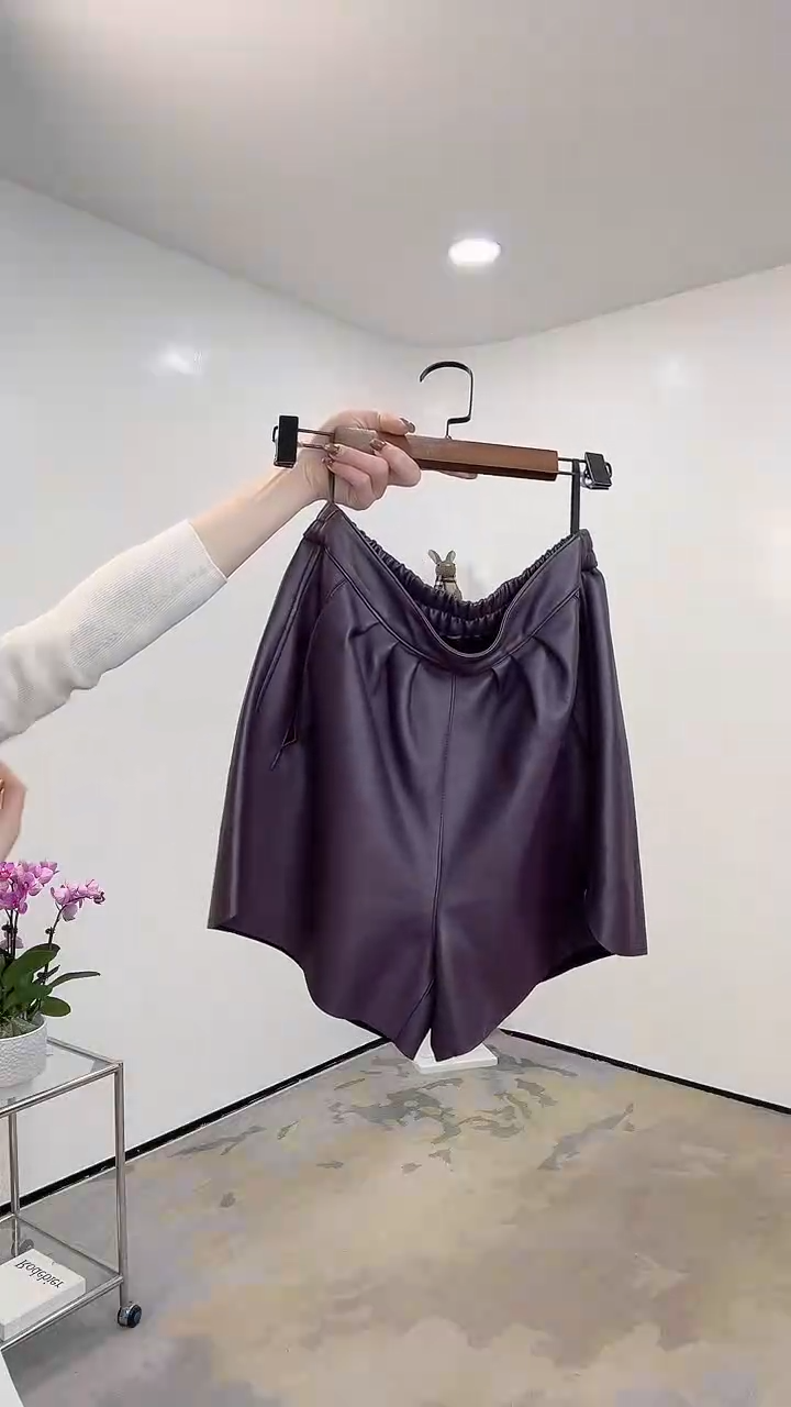 YEVACHAO女士时尚搭配中码短裤