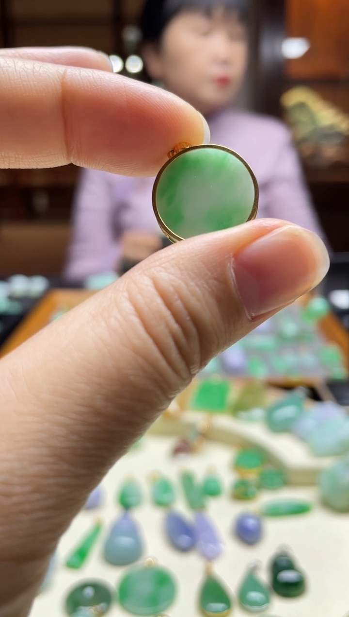 【闪购商品】翡翠颈饰18K金镶嵌无事牌