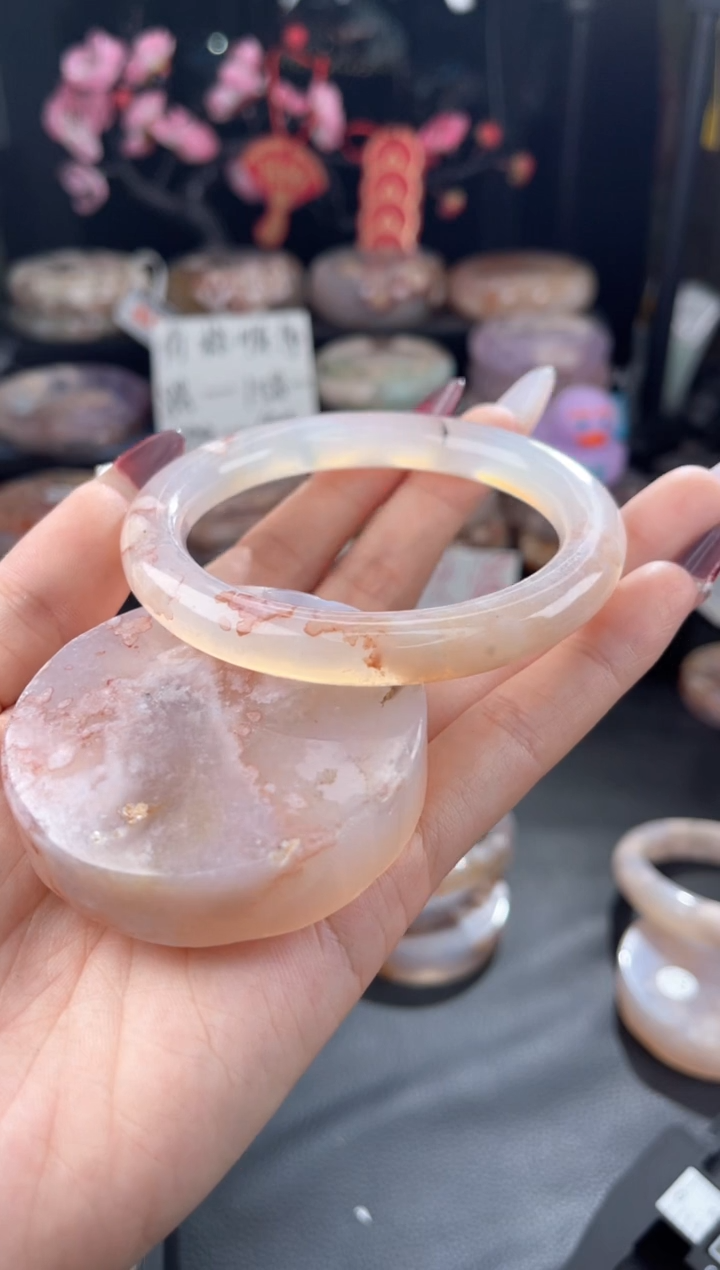 【闪购商品】石英质玉手镯未镶嵌59