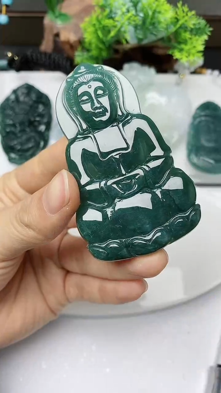 【闪购商品】翡翠颈饰未镶嵌         