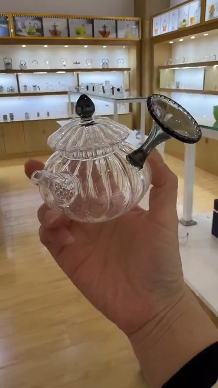 玉见烟灰海螺壶  