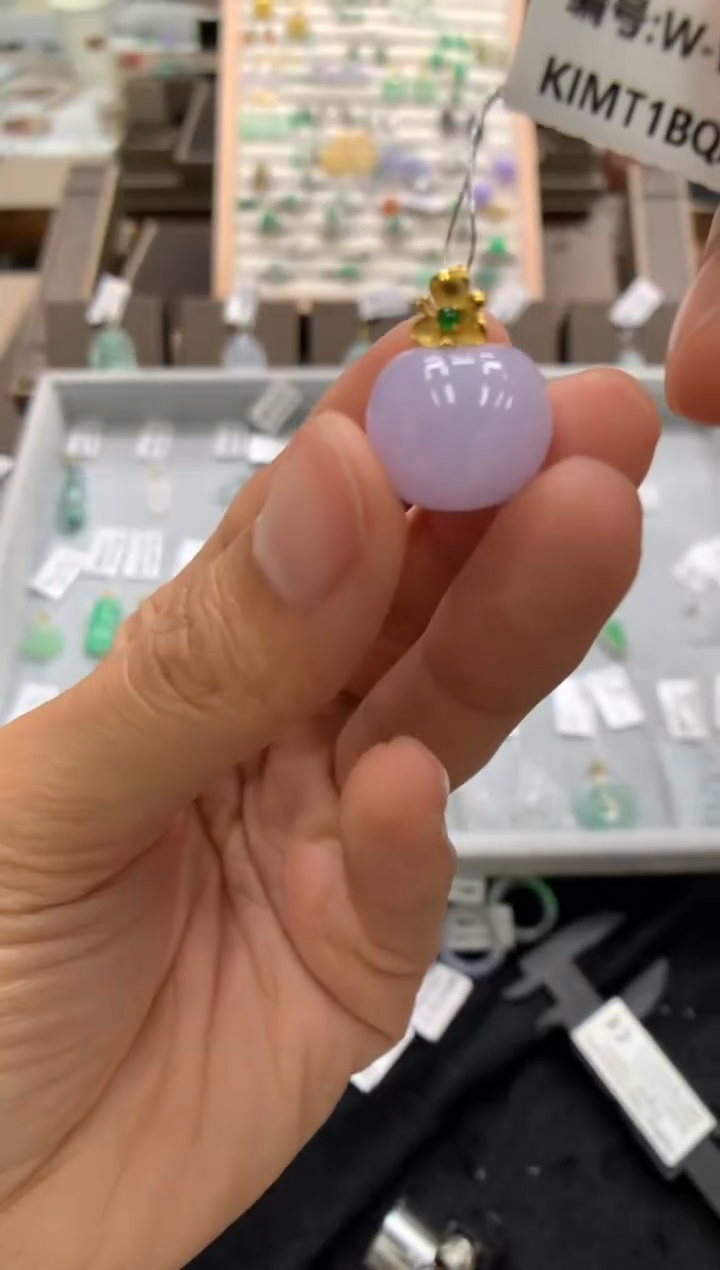 颈饰18K金镶嵌翡翠珠子