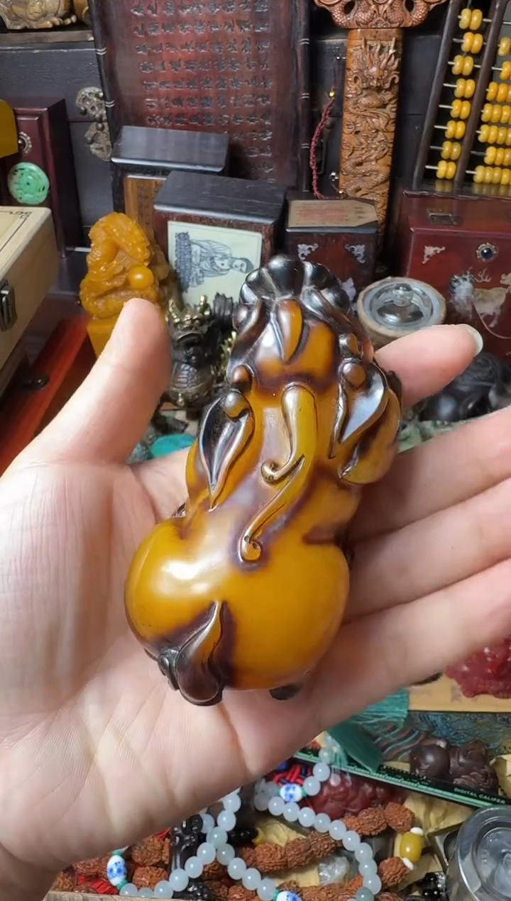 【闪购商品】蜜蜡裸石未镶嵌貔貅手把件