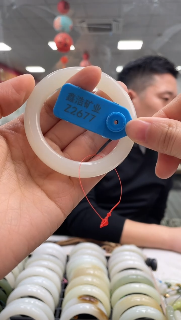 未镶嵌手镯和田玉白胶猫 Z2677 圈口54