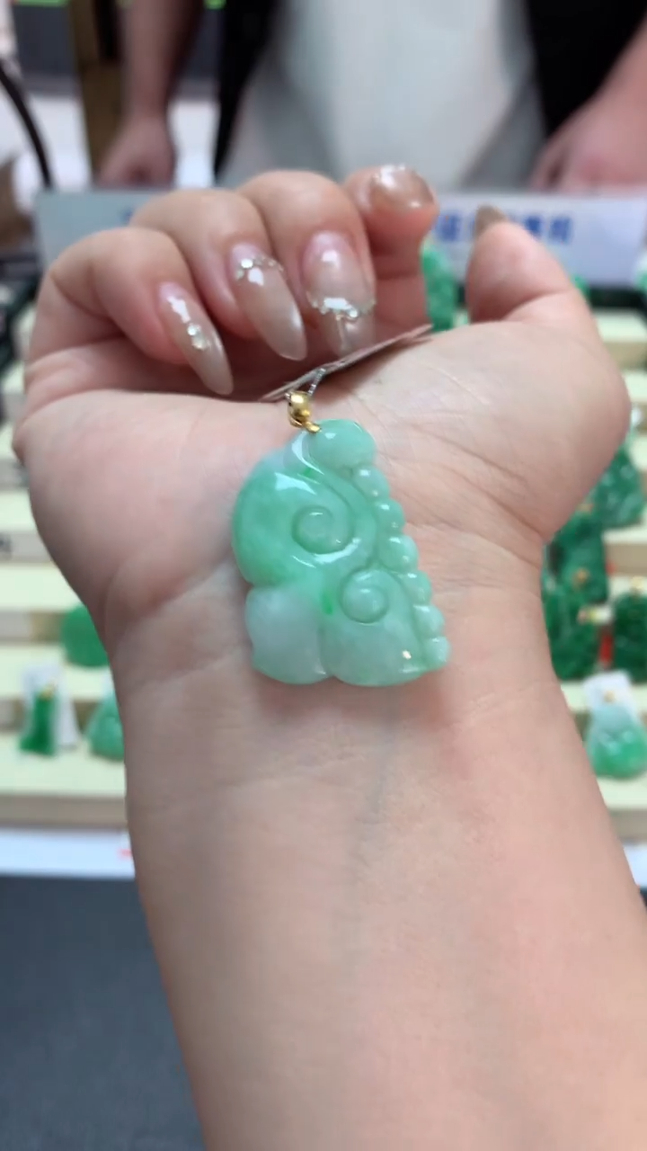 【闪购商品】翡翠吊坠(不含链)18K金镶嵌挂件