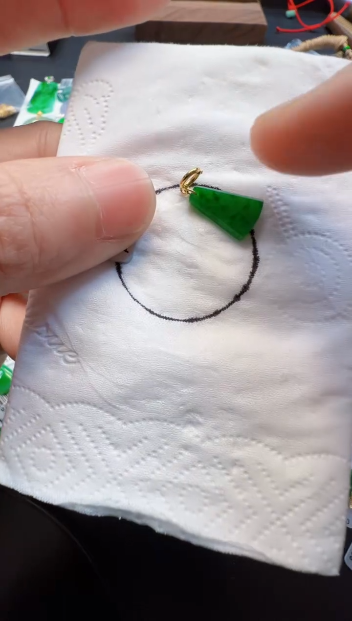 【闪购商品】翡翠吊坠(不含链)18K金镶嵌160