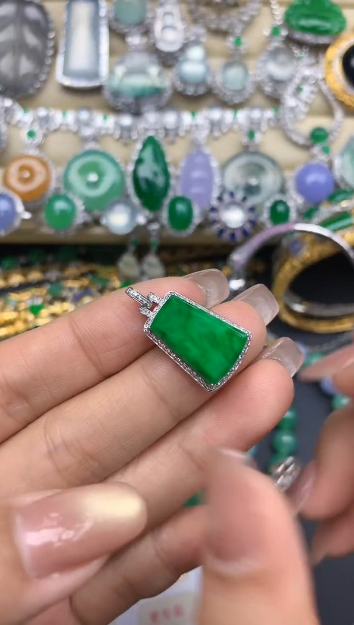 颈饰18K金镶嵌翡翠233-中国好珍宝