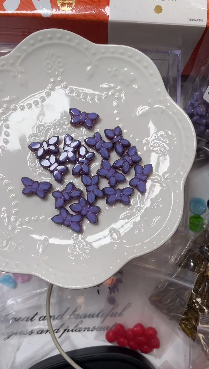 X075 紫色蝴蝶 20*12mm 6颗