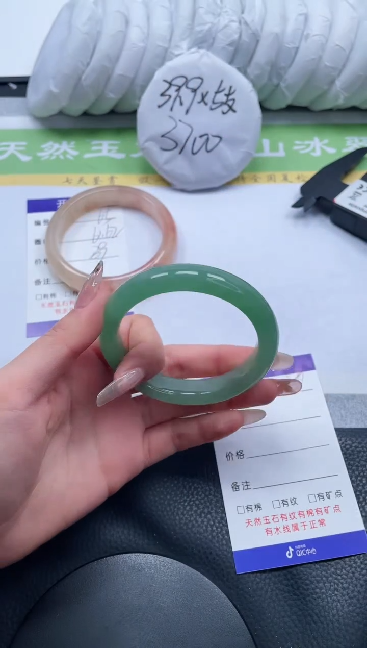 【闪购商品】石英质玉手镯未镶嵌A66-56.2