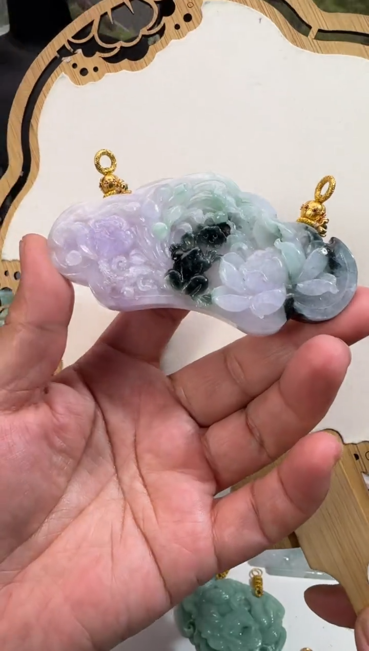 【闪购商品】翡翠颈饰未镶嵌牌子