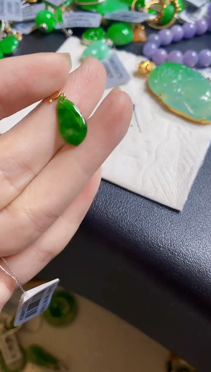 翡翠18K金镶嵌颈饰提溜