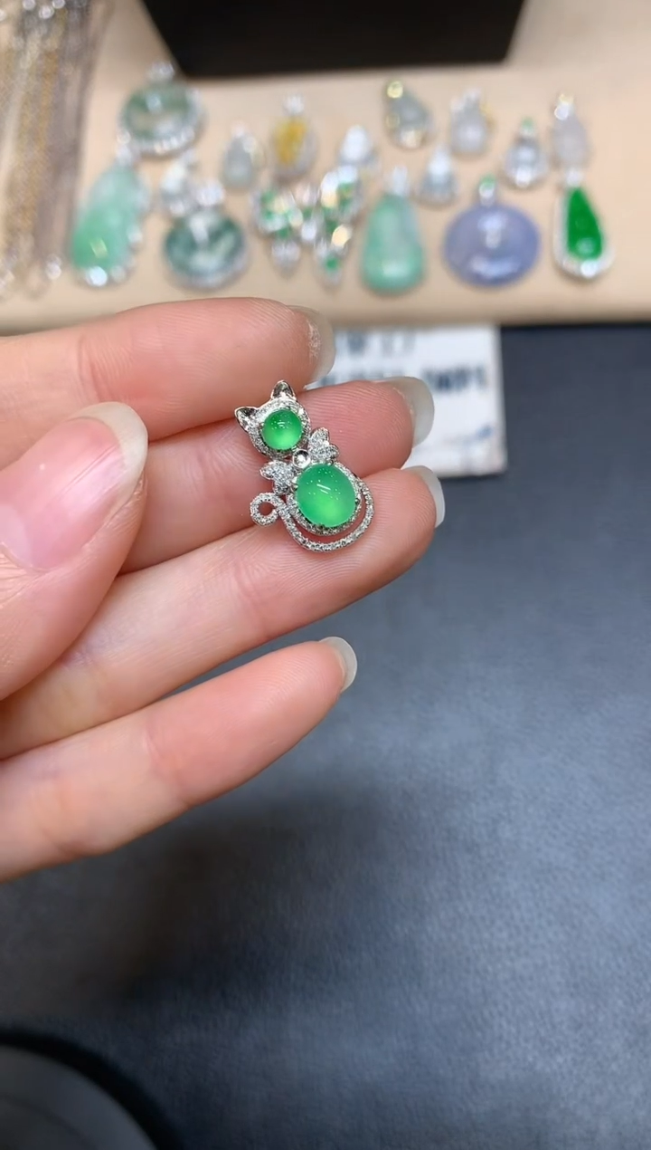 【闪购商品】翡翠颈饰18K金镶嵌蛋面【无服务费】