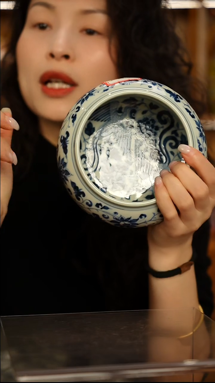 其他瓷青花缠枝凤纹豆一只