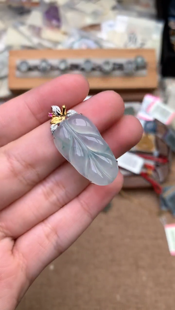 18K金镶嵌挂件翡翠一