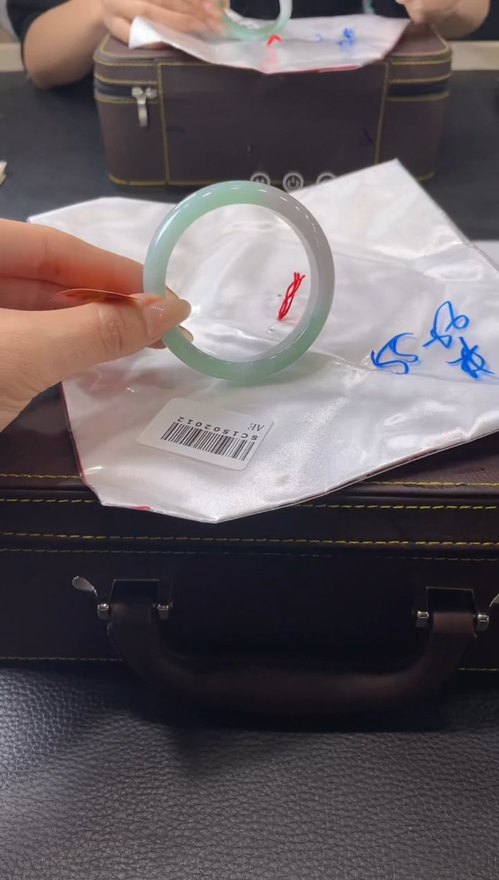 【闪购商品】翡翠手镯未镶嵌手镯